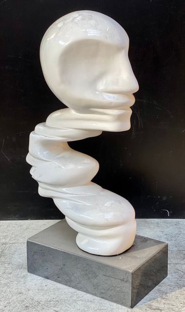null CONTEMPORARY SCHOOL 

Faces

Plastic print on a marble base. 

Height 77 cm