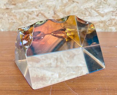null Yan ZORITCHAK? 

Prism, 19090 

Proof in multicolored glass of pyramidal form....