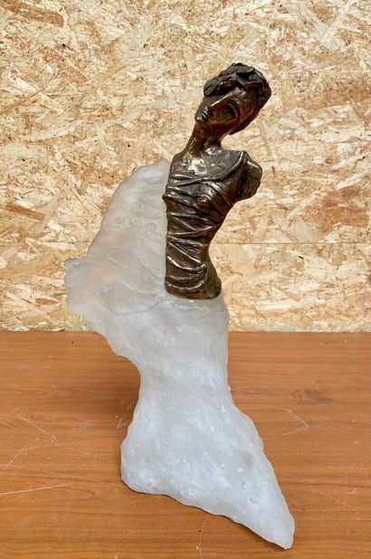 null ECOLE CONTEMPORAINE

Femme et roche

Epreuve en pate de verre et bronze à patine...