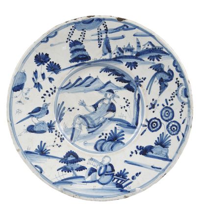 null NEVERS

Small earthenware tondino dish decorated in blue monochrome in the center...
