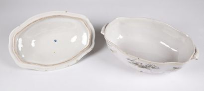 null MARSEILLE

Large covered oval terrine and its oval tray with contoured edge,...