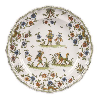 null MOUSTIERS

Earthenware plate with polychrome decoration of grotesque figures...