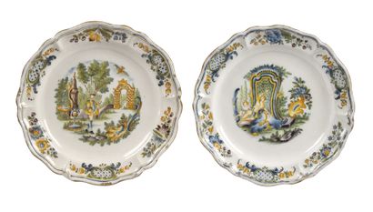 null TURIN

Two plates with contoured edge in earthenware with polychrome decoration...