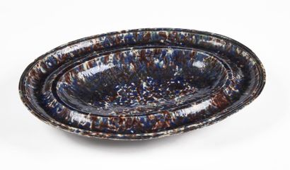 null SUITE DE PALISSY

Oval dish with throat on pedestal in glazed earth with blue,...
