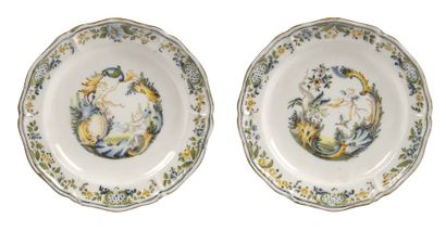 null TURIN

Two plates with contoured edge in earthenware with polychrome decoration...