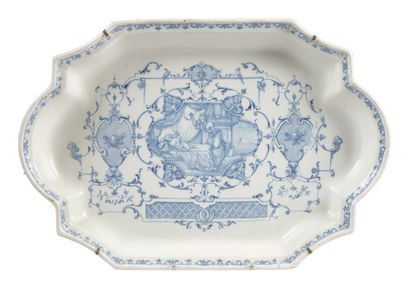 null MONTPELLIER

Oval earthenware dish with blue monochrome decoration in the style...