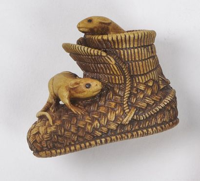 null Armin Muller (1942 -2000)

Ceramic netsuke, rats on a straw snowstack. Signed...