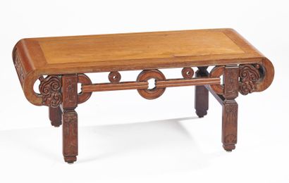 null CHINE - XIXe siècle

Table basse en bois naturel à décor ajouré de disques et...