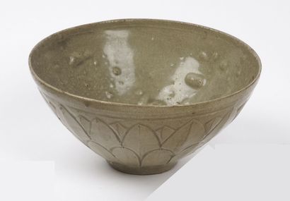 null KOREA - GORYEO period (918 - 1392), 12th/13th century

A celadon glazed stoneware...