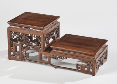 null CHINA - 19th century

Double base in natural wood, the trays staggered, the...