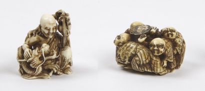 null JAPAN - MEIJI period (1868 - 1912)

Two small ivory okimono in the netsuke style:

-...