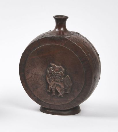 null JAPAN, Bizen kilns - EDO period (1603 - 1868)

Sake bottle (tokkuri) in brown...