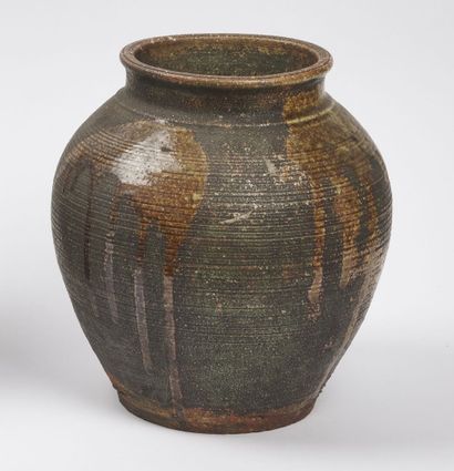 null JAPAN, Shigaraki kilns - Middle EDO period (1603 - 1868)

A pink stoneware jar...