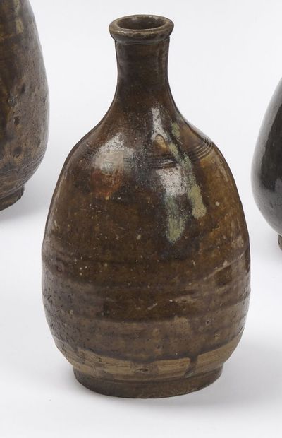 null JAPAN - EDO period (1603 - 1868)

Sake bottle (tokuri) of ovoid form in brown...