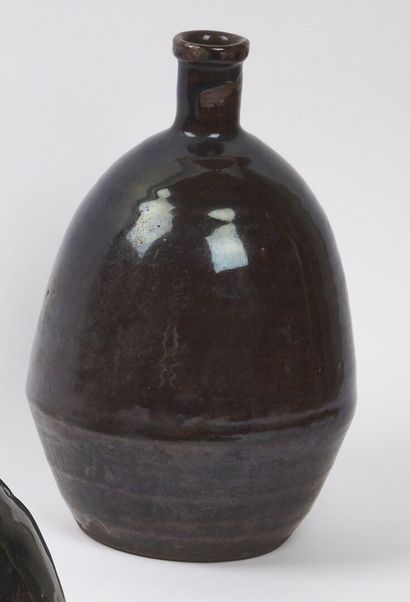 null JAPAN, Bizen kilns - EDO period (1603 - 1868)

Sake bottle (tokkuri) of ovoid...