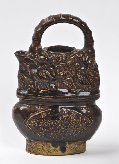 null SOUTH CHINA - 19th century

A brown enamelled stoneware jug with underglaze...