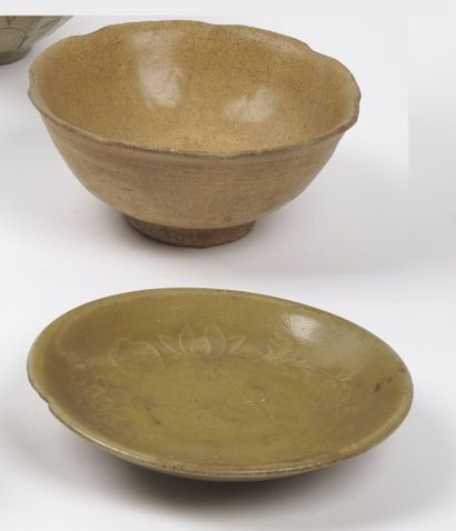null VIETNAM, Tanhoa - 12th/13th century

Lobed bowl and cup in beige glazed stoneware,...