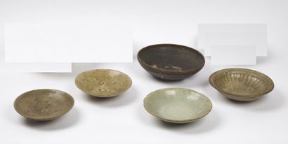null THAILAND and VIETNAM Tanh hoa - 12th to 18th century

Five stoneware bowls,...