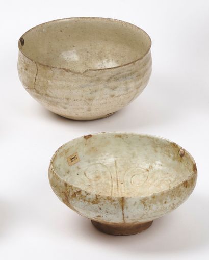 null VIETNAM, Tanhoa - 12th/13th century

Two white glazed stoneware bowls, one decorated...