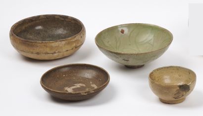 null VIETNAM, Tanhoa - 12th/13th century

Set including:

- Celadon glazed stoneware...