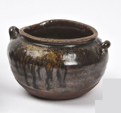 null JAPAN, Seto kilns - EDO period (1603 - 1868)

Small pot with two handles in...