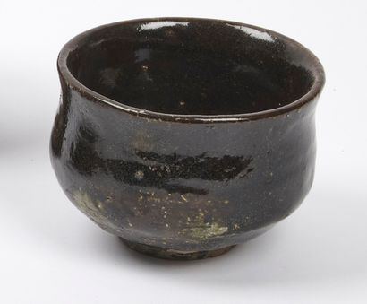 null JAPAN - EDO period (1603 - 1868), 19th century

A brown-black glazed stoneware...