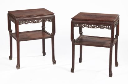null CHINE - XIXe siècle

Paire de sellettes en bois, à décor ajouré de volutes archaisantes,...
