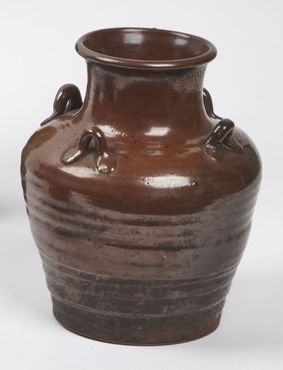 null JAPON - Epoque EDO (1603 - 1868), XVIIIe siècle

Vase balustre à col évasé et...