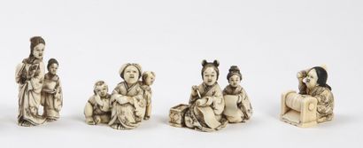 null JAPAN - MEIJI period (1868 - 1912)

Four small okimono in the netsuke style,...