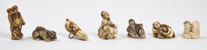 null JAPAN - MEIJI period (1868 - 1912)

Seven pieces including three netsuke and...