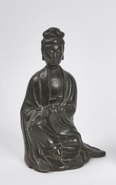CHINA - 20th century 
Statuette of a guanyin...