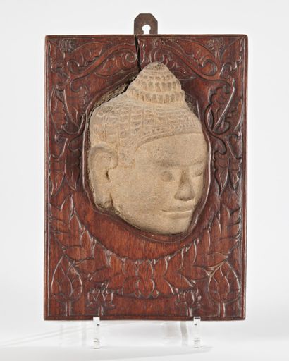 null CAMBODIA - Khmer period, BAYON, 12th/13th century

Buddha head in sandstone,...