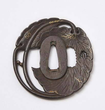 null JAPAN - EDO period (1603 - 1868)

Nagamaru gata in iron with openwork decoration...