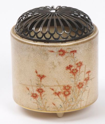 null JAPAN, Satsuma kilns - EDO period (1603 - 1868), 19th century

A cream enamelled...
