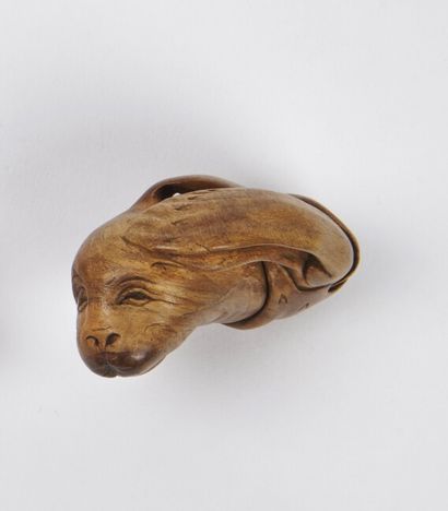 null Rudi Mineur (1945 -)

Wooden netsuke, baby seal folded on itself, the tail on...
