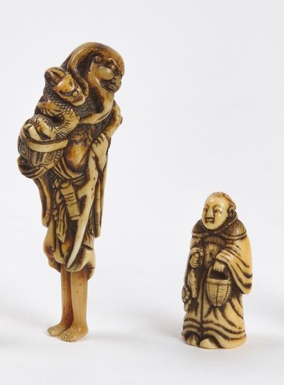 null JAPAN - MEIJI period (1868 - 1912)

Two netsuke in deer horn and tooth

- Chinnan...