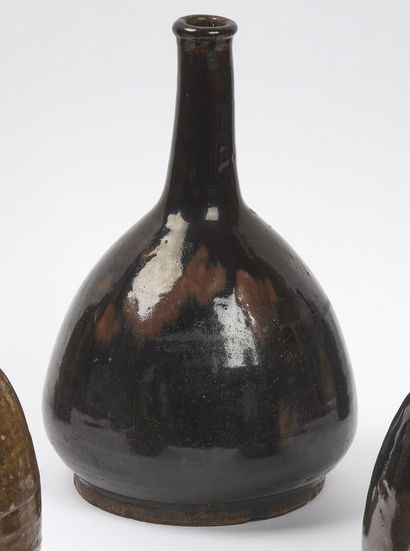 null JAPAN, Seto kilns - EDO period (1603 - 1868), 18th century

A brown stoneware...