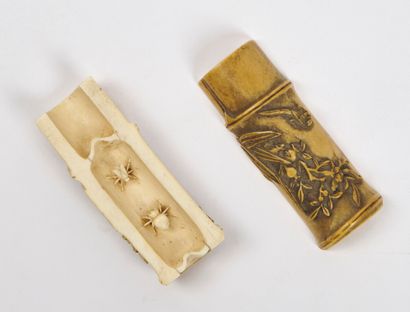 null CHINE - Vers 1900

Tronçon de bambou en ivoire sculpté de grenades et prunier...