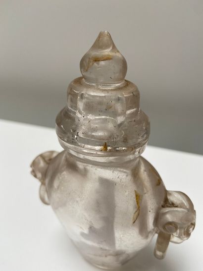 null CHINE - XIXe siècle

Vase couvert miniature en cristal de roche, les anses figurant...