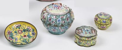 CHINA, Canton - 19th century 
Set of painted...