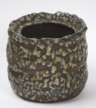 null JAPAN - EDO period (1603 - 1868), 19th century

A brown stoneware ribbed water...