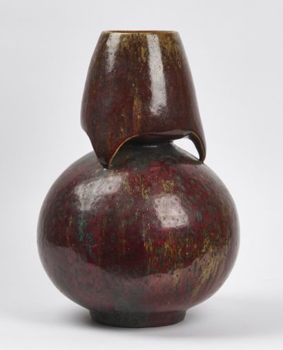 null Pierre-Adrien DALPAYRAT (1844-1910)

Important stoneware vase with a spherical...