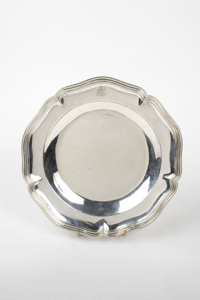 Round silver plate, filets contours model...