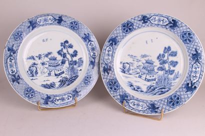 null CHINE

Paire de plats ronds en porcelaine à décor en camaïeu bleu au centre...