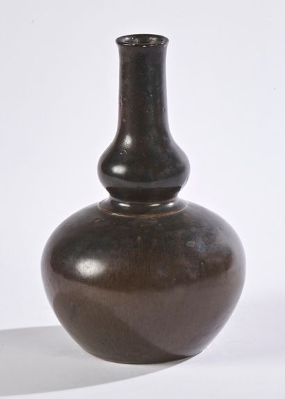 null CHINE

Vase de forme balustre en grès émaillé brun.

XIXe siècle. 

H. 23 cm.

Extrémité...