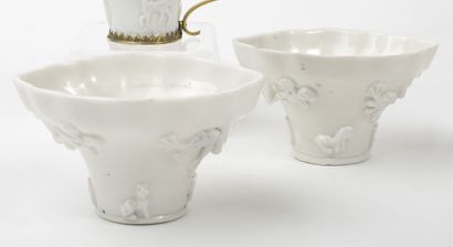 null CHINE

Paire de coupes libatoires en forme de corne en porcelaine blanc de Chine...