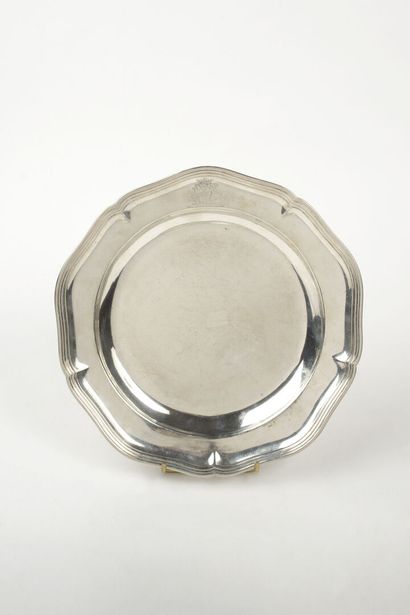 null Round silver plate, model filets contours stamped with a coat of arms, 

STRASBOURG...