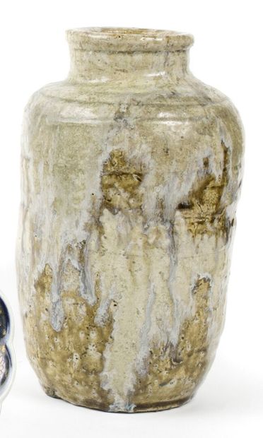 null JAPON

Vase en grès émaillé ocre et gris.

XIXe siècle. 

H. 27 cm.