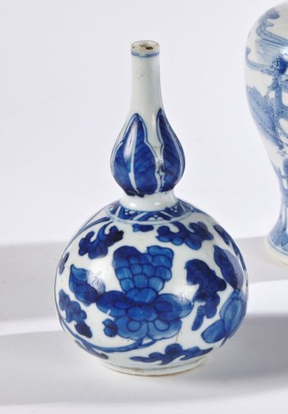 null CHINE

Petit vase à double renflement en porcelaine à décor en bleu sous couverte...
