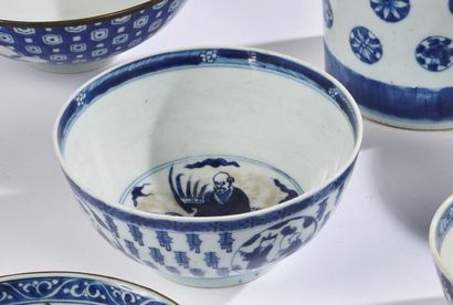 null CHINE POUR LE VIETNAM

Bol en porcelaine à décor en bleu sous couverte dit bleu...